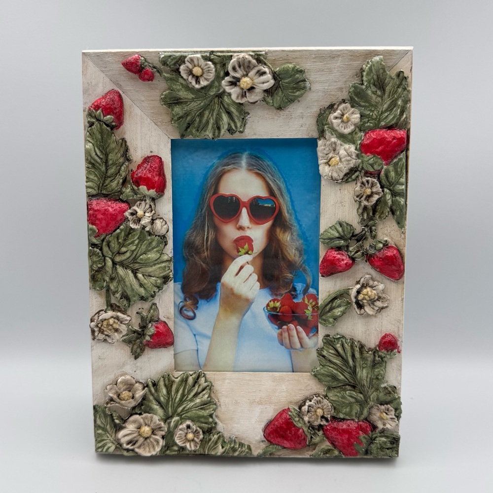 7”x9” White Washed Wood Ceramic Strawberry Accents Photo Picture Frame Fits 4x6
